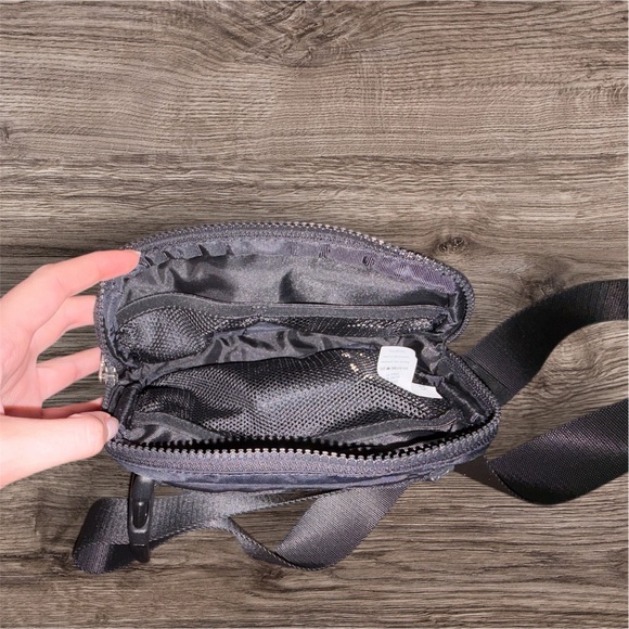 lululemon athletica Black Everywhere Belt Bag - Picture 4 of 5